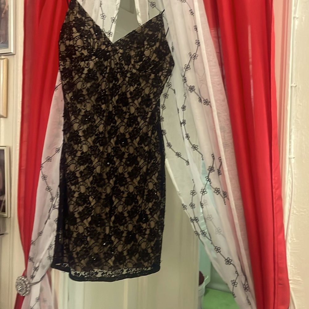 Dress never wares in good condition brand new